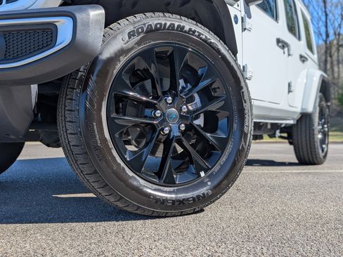 Used 2025 Jeep Wrangler Sahara w/ Safety Group image 33