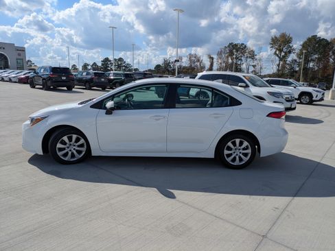 Certified 2023 Toyota Corolla LE image 4