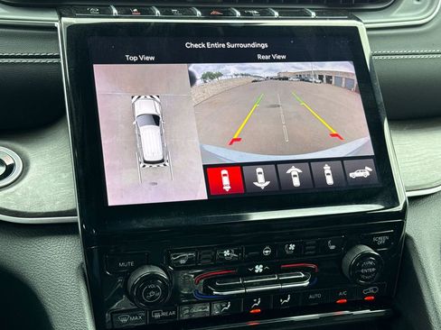 Used 2024 Jeep Grand Cherokee L Limited w/ Luxury Tech Group II image 24