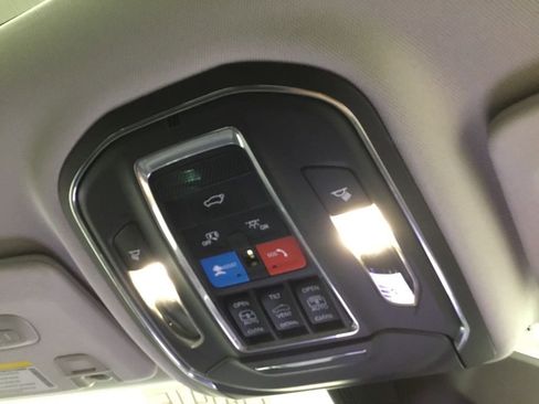 Used 2023 Jeep Grand Cherokee L Limited w/ Black Appearance Package image 40