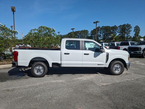 New 2025 Ford F250 XL w/ XL Chrome Package image 3