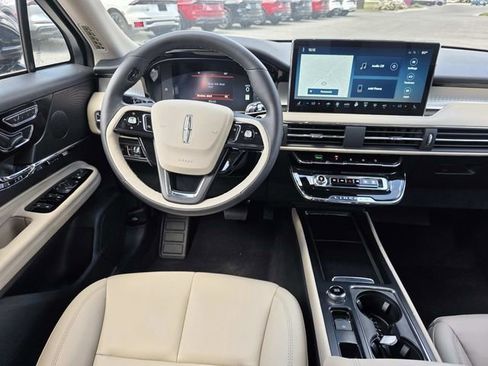 New 2026 Lincoln Corsair Premiere image 6