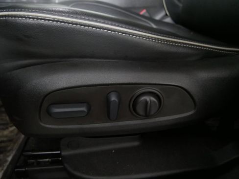 Used 2022 GMC Acadia Denali w/ Denali Ultimate Package image 17