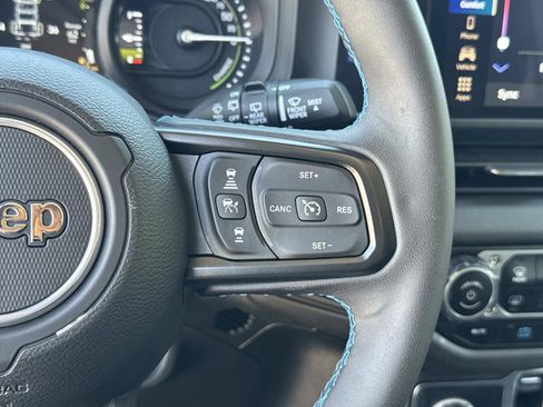 Used 2025 Jeep Wrangler Unlimited Rubicon 4xe w/ Safety Group AWD/4WD image 29