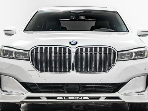 Used 2022 BMW ALPINA B7 xDrive w/ Luxury Rear Seating Package image 4