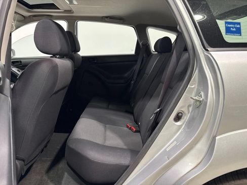 Used 2005 Pontiac Vibe w/ Power Group Value Package FWD image 17