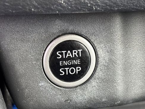 Used 2023 Nissan Rogue S image 28