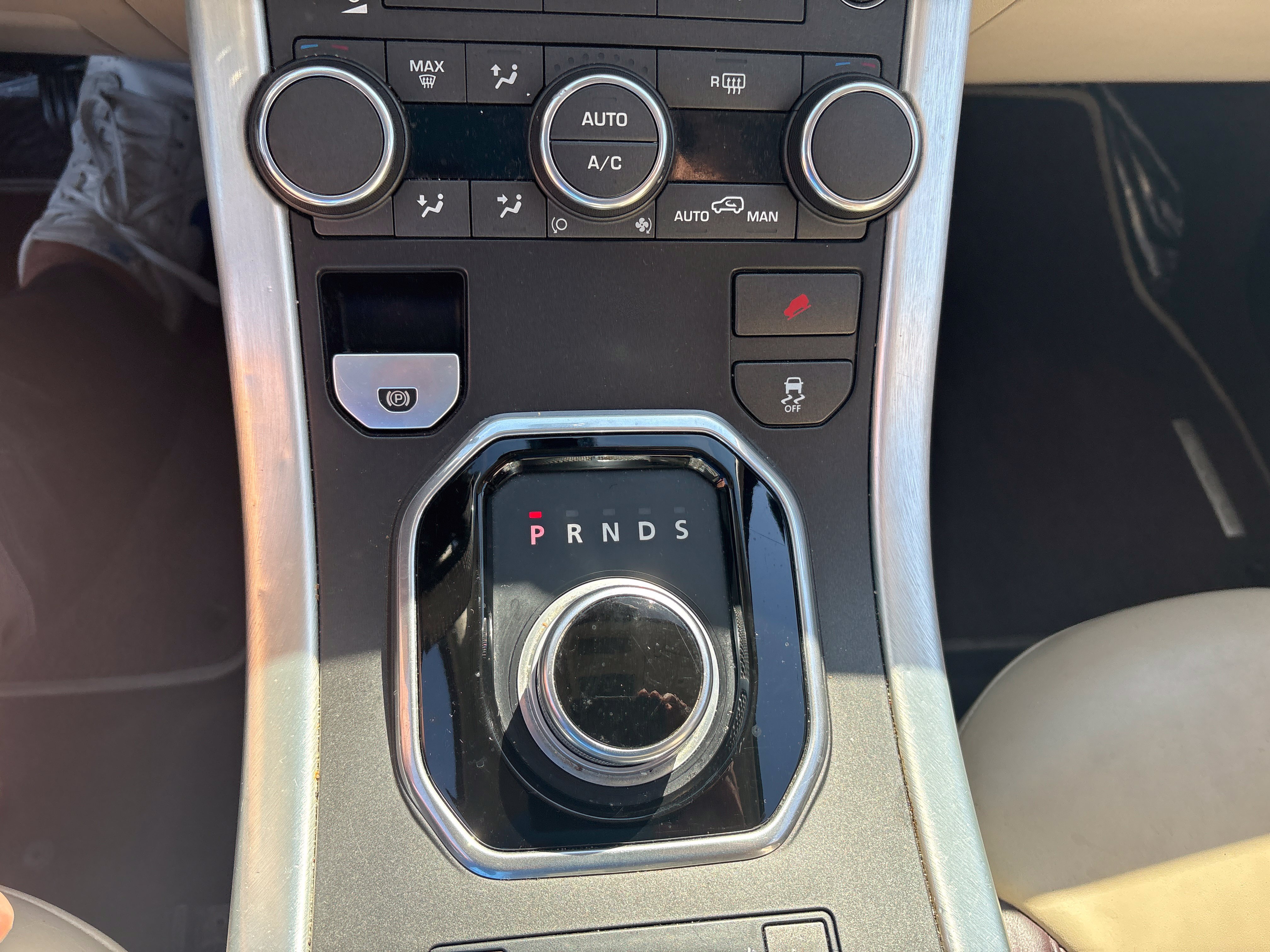 Used 2012 Land Rover Range Rover Evoque Prestige w/ Prestige Premium Pkg AWD/4WD image 4