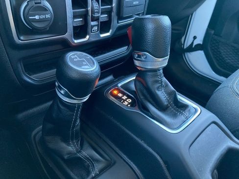 Used 2024 Jeep Wrangler Sport S image 27