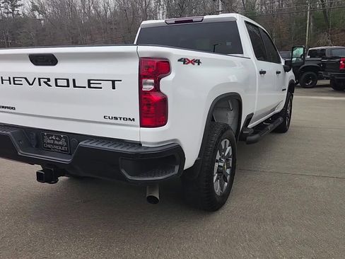 Used 2023 Chevrolet Silverado 2500 Custom w/ Custom Value Package image 5