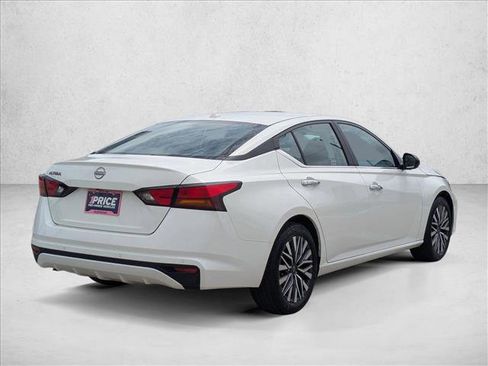 Used 2025 Nissan Altima 2.5 SV image 5