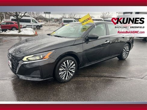 Used 2024 Nissan Altima 2.5 SV image 12