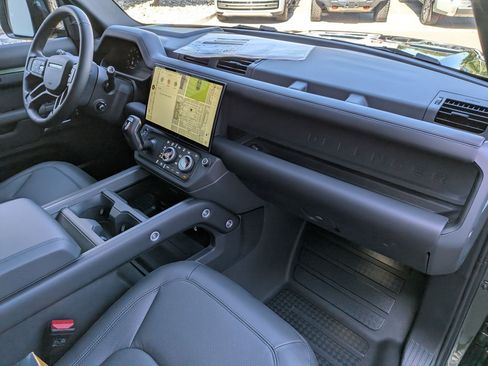 New 2026 Land Rover Defender 110 X-Dynamic SE AWD/4WD image 32