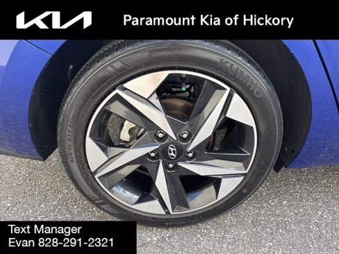 Used 2023 Hyundai Elantra SEL w/ Convenience Package FWD image 9