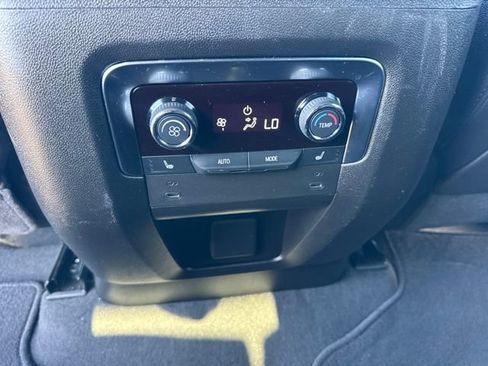 Used 2025 Chevrolet Tahoe Premier RWD image 17