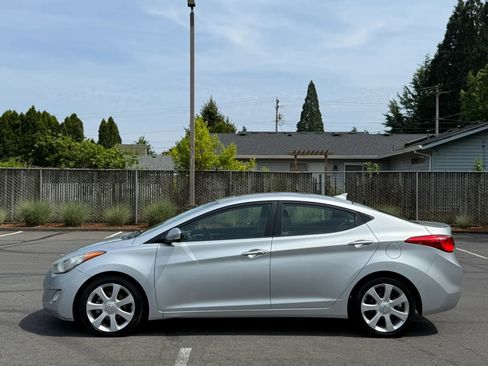 Used 2013 Hyundai Elantra Limited w/ Technology Pkg FWD image 2