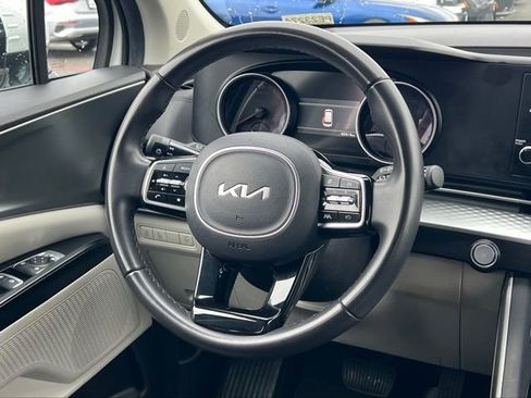 Used 2024 Kia Carnival LX FWD image 14