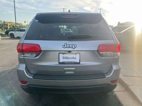 Used 2018 Jeep Grand Cherokee Laredo AWD/4WD image 5