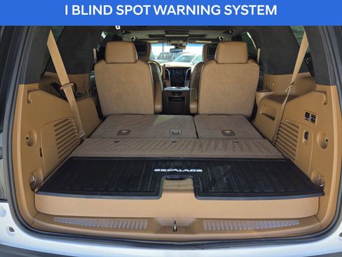 Used 2017 Cadillac Escalade Platinum image 19