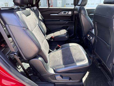 Used 2025 Ford Explorer ST AWD/4WD image 14