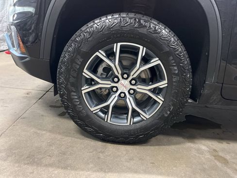 Used 2024 GMC Acadia AT4 w/ Luxury Package AWD/4WD image 9