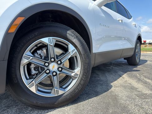 Used 2025 Chevrolet Blazer LT AWD/4WD image 9