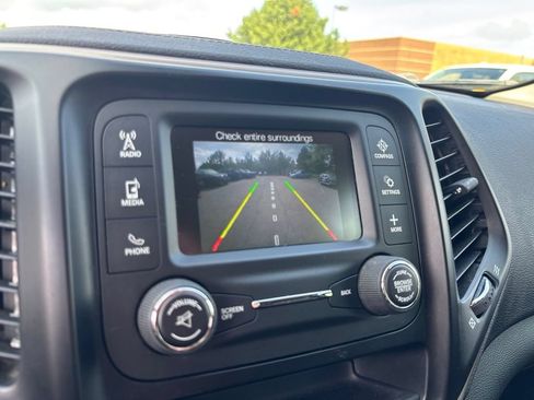 Used 2016 Jeep Cherokee Sport AWD/4WD image 23