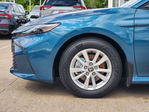 Used 2026 Toyota Camry LE w/ Convenience Package image 5