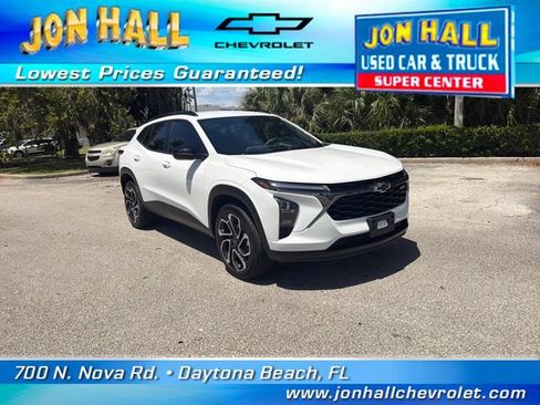 Used 2025 Chevrolet Trax RS FWD image 1
