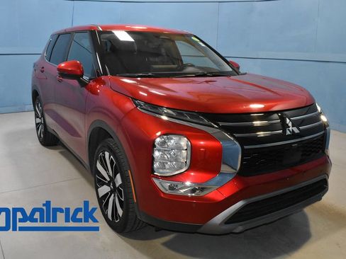 Used 2025 Mitsubishi Outlander SE AWD/4WD image 1