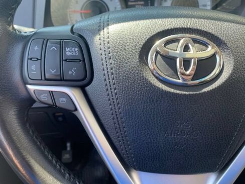Used 2016 Toyota Sienna SE w/ SE Preferred Package FWD image 10