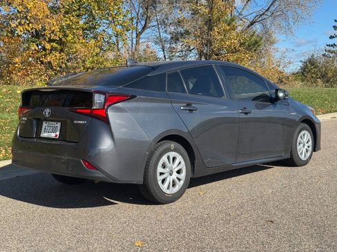 Used 2019 Toyota Prius LE FWD image 4