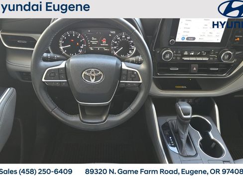 Used 2023 Toyota Highlander XLE AWD/4WD image 20