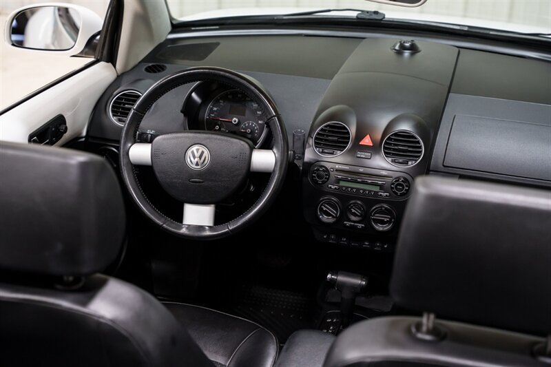 Used 2010 Volkswagen Beetle Convertible FWD image 12