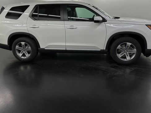 New 2025 Honda Pilot EX-L image 8