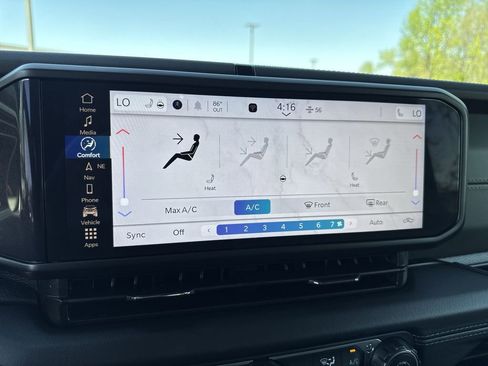 Used 2025 Jeep Gladiator Mojave AWD/4WD image 19
