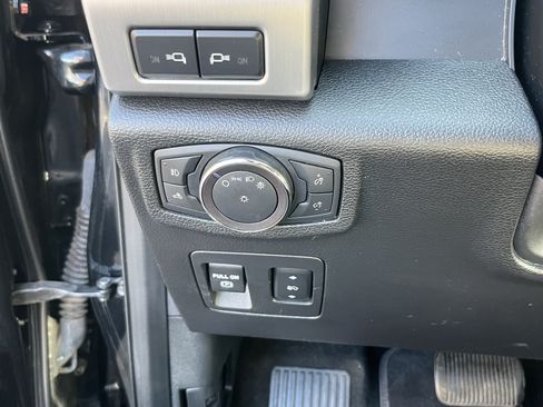 Used 2019 Ford F150 Platinum w/ Equipment Group 701A Luxury AWD/4WD image 29