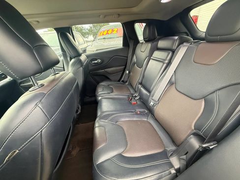 Used 2015 Jeep Cherokee Limited w/ Luxury Group FWD image 4