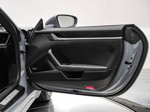 Used 2024 Porsche 911 Carrera RWD image 83