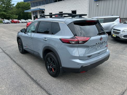 Used 2025 Nissan Rogue SV AWD/4WD image 5
