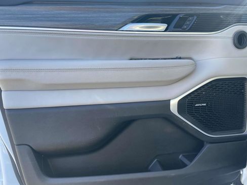 Certified 2024 Jeep Wagoneer L Series II w/ Flexible Seating Group image 28