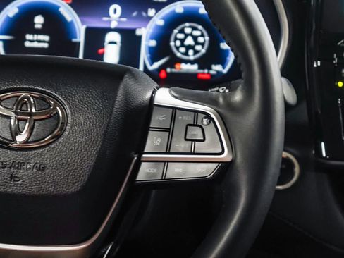 Certified 2025 Toyota Highlander Limited AWD/4WD image 18