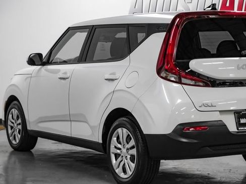 Used 2022 Kia Soul LX FWD image 11