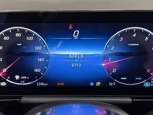 Used 2025 Mercedes-Benz GLA 250 4MATIC image 17