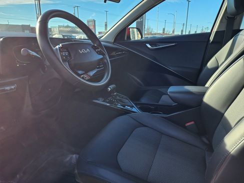 Certified 2024 Kia Niro EX image 9