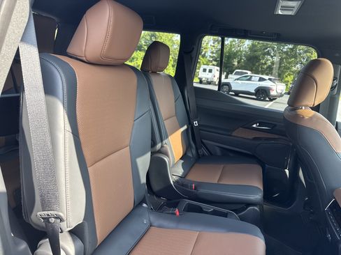 Used 2026 Lexus GX 550 w/ Cold Area Package AWD/4WD image 35