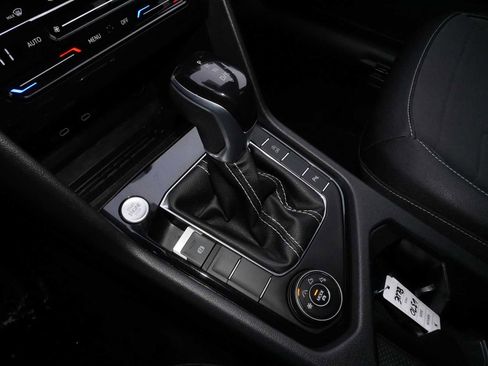 Certified 2025 Volkswagen Taos SE AWD/4WD image 24