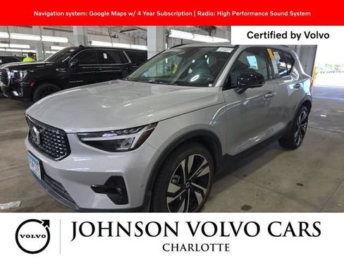 Used 2025 Volvo XC40 B5 Plus AWD/4WD image 3