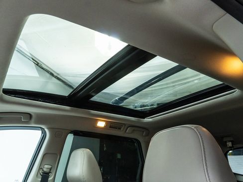 Used 2022 Nissan Pathfinder SL w/ SL Premium Package image 24