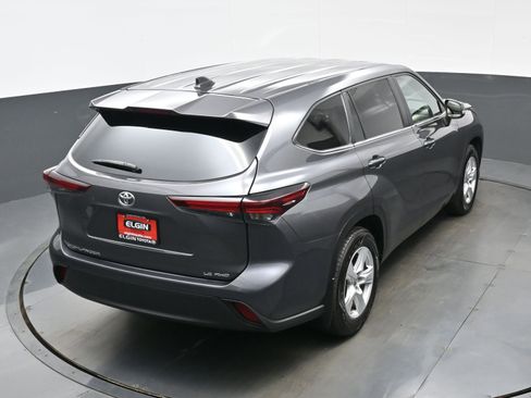 Used 2024 Toyota Highlander LE image 40